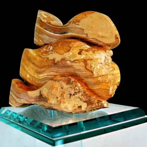 ÇIDAM MELEK tarafından 2012 yılında 45x35x30 cm ölçülerinde Onyx tekniği ile yapılmıştır.