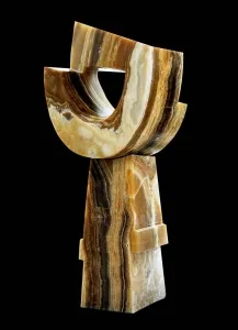 ÇIDAM MELEK tarafından 2013 yılında 90x45x28 cm ölçülerinde Onyx tekniği ile yapılmıştır.