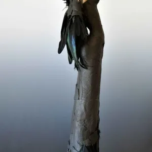 DENİZ ONUR ERMAN tarafından 2017 yılında 49x29 cm ölçülerinde Ed. 2-5 Polyester Heykel tekniği ile yapılmıştır.