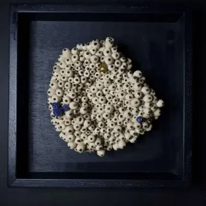 ELİF NURAN YAŞAROL tarafından 2023 yılında 26x26x8 cm ölçülerinde Seramik, Elle Şekillendirme tekniği ile yapılmıştır.