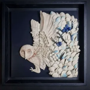 ELİF NURAN YAŞAROL tarafından 2025 yılında 36x36x8 cm ölçülerinde Seramik, Elle Şekillendirme tekniği ile yapılmıştır.