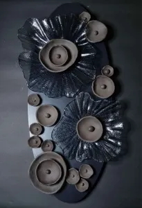 ELİF NURAN YAŞAROL tarafından 2025 yılında 60x28 cm ölçülerinde Seramik, Elle Şekillendirme tekniği ile yapılmıştır.