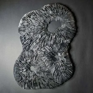 ELİF NURAN YAŞAROL tarafından 2025 yılında 50x45 cm ölçülerinde Seramik, Elle Şekillendirme tekniği ile yapılmıştır.