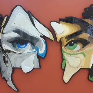 EMRE LÜLE tarafından 2015 yılında 130x210 cm ölçülerinde Pleksiglas+Ahşap tekniği ile yapılmıştır.