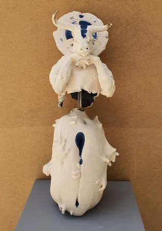 BUĞRA ÖZER tarafından 2024 yılında 56x22x18 cm ölçülerinde Serbest elle şekillendirme stoneware 1200°C tekniği ile yapılmıştır.