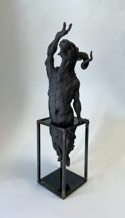 BUĞRA ÖZER tarafından 2025 yılında 65x18x18 cm ölçülerinde Serbest elle şekillendirme stoneware 1200°C tekniği ile yapılmıştır.