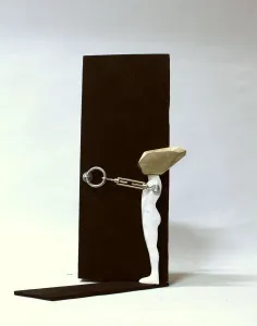 FERİT YAZICI tarafından 2025 yılında 49.3x47x22.5 cm ölçülerinde Karışık teknik , ahşap, metal tekniği ile yapılmıştır.