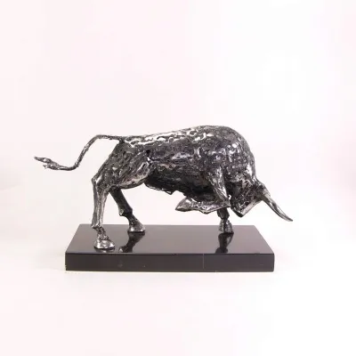 ÖZER AKTAŞ tarafından 2025 yılında 15x28x11 cm ölçülerinde Metal heykel tekniği ile yapılmıştır.