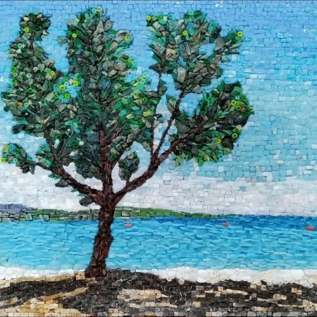 SULTAN KEMİKKIRAN tarafından 2025 yılında 40x40 cm ölçülerinde Mozaik tekniği ile yapılmıştır.