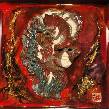 ORÇUN İLTER tarafından 2025 yılında 40x40 cm ölçülerinde Stoneware, Serbest elle şekillendirme, 1200 °C tekniği ile yapılmıştır.