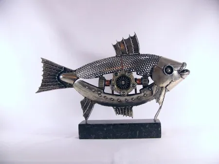 ÖZER AKTAŞ tarafından 2025 yılında 37x53x10 cm ölçülerinde Demir yontu tekniği ile yapılmıştır.