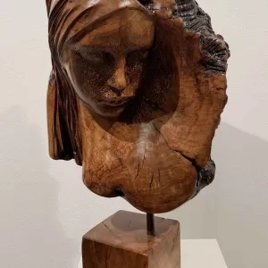 HAKAN ERASLAN tarafından  cm ölçülerinde Ahşap heykel tekniği ile yapılmıştır.