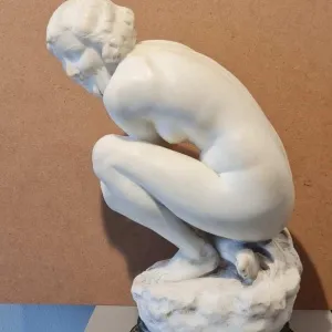 ALFREDO MORELLI tarafından 43x30x21 cm ölçülerinde Carrara Mermeri tekniği ile yapılmıştır.