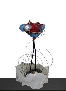 MARİA BERENT tarafından 2005 yılında 65x30x30 cm ölçülerinde Seramik, Tel tekniği ile yapılmıştır.