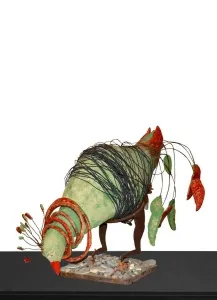 MARİA BERENT tarafından 2008 yılında 45x20x55 cm ölçülerinde Seramik, Tel tekniği ile yapılmıştır.