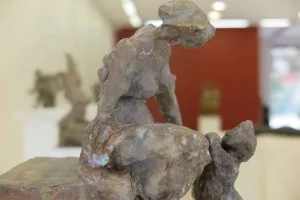 METİN YURDANUR tarafından 28x33x20 cm ölçülerinde Bronz tekniği ile yapılmıştır.