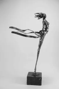 ÖZER AKTAŞ tarafından 8x22x43 cm ölçülerinde Demir Yontu+Kaynak tekniği ile yapılmıştır.