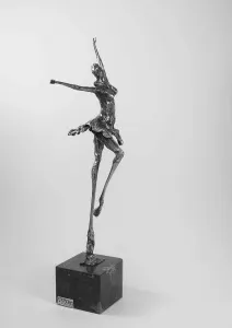 ÖZER AKTAŞ tarafından 9x9x34 cm ölçülerinde Demir Yontu+Kaynak tekniği ile yapılmıştır.