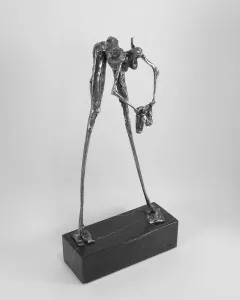 ÖZER AKTAŞ tarafından 9x17x35 cm ölçülerinde Demir Yontu+Kaynak tekniği ile yapılmıştır.