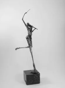 ÖZER AKTAŞ tarafından 10x10x38 cm ölçülerinde Demir Yontu+Kaynak tekniği ile yapılmıştır.