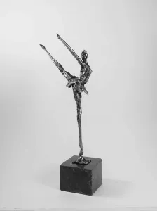 ÖZER AKTAŞ tarafından 12x7x33 cm ölçülerinde Demir Yontu+Kaynak tekniği ile yapılmıştır.