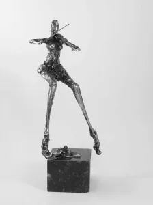 ÖZER AKTAŞ tarafından 12x12x27 cm ölçülerinde Demir Yontu+Kaynak tekniği ile yapılmıştır.