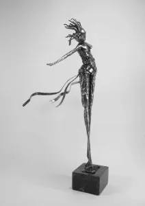 ÖZER AKTAŞ tarafından 22x30x48 cm ölçülerinde Demir Yontu+Kaynak tekniği ile yapılmıştır.