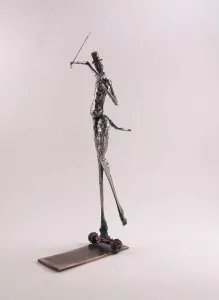 ÖZER AKTAŞ tarafından 2016 yılında 34x15x11 cm ölçülerinde Demir yontu tekniği ile yapılmıştır.