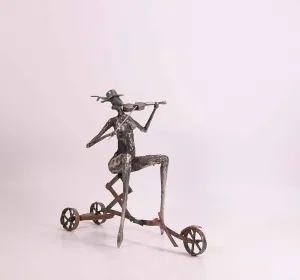 ÖZER AKTAŞ tarafından 2016 yılında 8x18x20 cm ölçülerinde Demir yontu tekniği ile yapılmıştır.