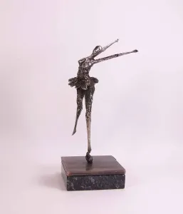 ÖZER AKTAŞ tarafından 2016 yılında 10x10x30 cm ölçülerinde Demir yontu tekniği ile yapılmıştır.