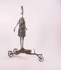 ÖZER AKTAŞ tarafından 2016 yılında 11x23x31 cm ölçülerinde Demir yontu tekniği ile yapılmıştır.