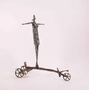 ÖZER AKTAŞ tarafından 2016 yılında 16x22x26 cm ölçülerinde Demir yontu tekniği ile yapılmıştır.