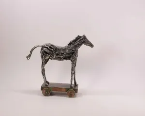 ÖZER AKTAŞ tarafından 2016 yılında 23x20x8 cm ölçülerinde Demir yontu tekniği ile yapılmıştır.