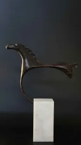 SELÇUK YILMAZ tarafından 73x54x11 cm ölçülerinde Bronz tekniği ile yapılmıştır.