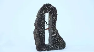 SELÇUK YILMAZ tarafından 32x21x6 cm ölçülerinde bazalt+bakır+pirinç tekniği ile yapılmıştır.