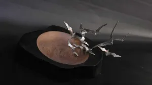 SELÇUK YILMAZ tarafından 29x53x36 cm ölçülerinde Ahşap+Paslanmaz çelik tekniği ile yapılmıştır.