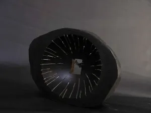 SELÇUK YILMAZ tarafından 32x40x16 cm ölçülerinde Ahşap+Paslanmaz çelik tekniği ile yapılmıştır.