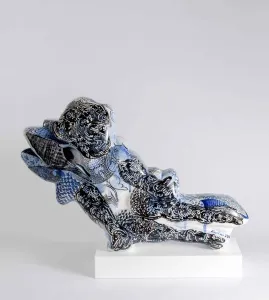 SEMİH KAPLAN tarafından 2016 yılında 33x62x13 cm ölçülerinde Sıraltı Dekorlu Elle Şekillendirme Seramik Form tekniği ile yapılmıştır.