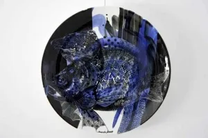 SEMİH KAPLAN tarafından 2008 yılında 50x50 cm ölçülerinde Çini tekniği ile yapılmıştır.