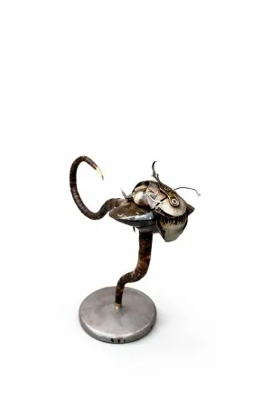 SERKAN ERKOÇ tarafından 2025 yılında 30x40x13 cm ölçülerinde Metal heykel tekniği ile yapılmıştır.