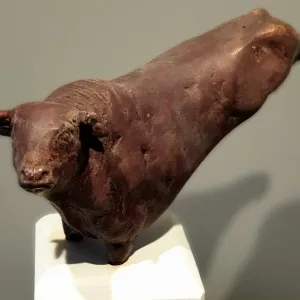 SERKAN SUPHİ ERTUĞRUL tarafından 2019 yılında 28x27x22 cm ölçülerinde Bronz tekniği ile yapılmıştır.