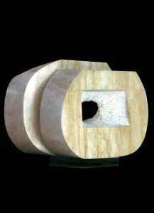 SIRMA YILDIZ tarafından 2013 yılında 30x35x40 cm ölçülerinde Traverten tekniği ile yapılmıştır.