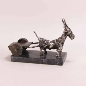 ÖZER AKTAŞ tarafından 2019 yılında  cm ölçülerinde Demir yontu tekniği ile yapılmıştır.