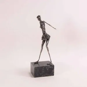 ÖZER AKTAŞ tarafından 2019 yılında  cm ölçülerinde Demir yontu tekniği ile yapılmıştır.