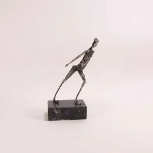 ÖZER AKTAŞ tarafından 2019 yılında  cm ölçülerinde Demir yontu tekniği ile yapılmıştır.