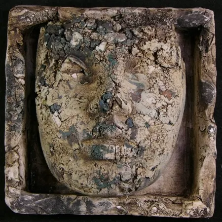 MİNE POYRAZ tarafından 2025 yılında 15x15 cm ölçülerinde Seramik Ajur tekniği ile yapılmıştır.