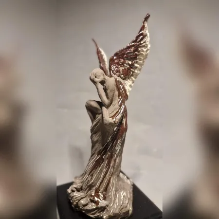 ORÇUN İLTER tarafından 2025 yılında 15x15x36 cm ölçülerinde Stoneware, Serbest elle şekillendirme, 1200 °C tekniği ile yapılmıştır.