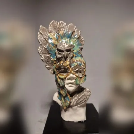 ORÇUN İLTER tarafından 2025 yılında 15x15x31 cm ölçülerinde Stoneware, Serbest elle şekillendirme, 1200 °C tekniği ile yapılmıştır.