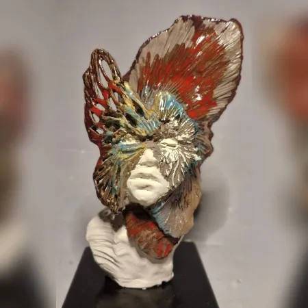 ORÇUN İLTER tarafından 2025 yılında 15x15x32 cm ölçülerinde Stoneware, Serbest elle şekillendirme, 1200 °C tekniği ile yapılmıştır.