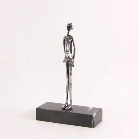 ÖZER AKTAŞ tarafından 2025 yılında 16x10x4 cm ölçülerinde Demir kaynak tekniği ile yapılmıştır.